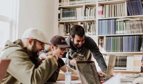 27所學(xué)校進(jìn)入胡潤(rùn)百?gòu)?qiáng),牛劍藤校offer拿到手軟...